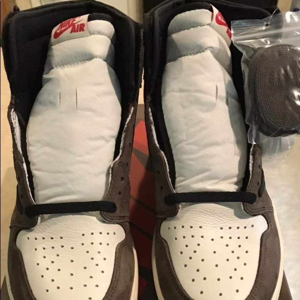 Jordan 1 Travis Scott size 9.5 custom without box